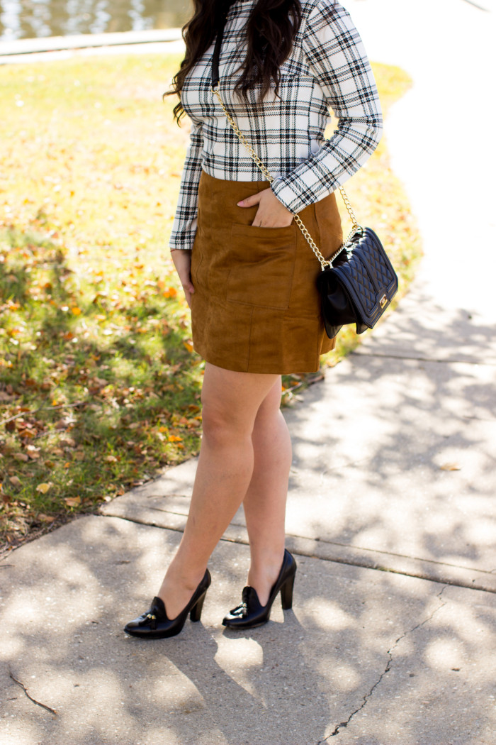 suede skirt, beige suede skirt. mini skirt, suede mini skirt, old navy fashion, old navy skirt, fashion bloggers style, what to wear, work appropriate outfit, womens fashion, black oxford pumps, 70s fashion inspiration