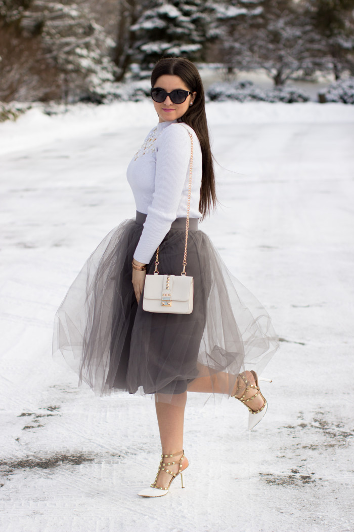 gray tutu skirt, winter outfit idea, how to wear a tutu skirt, how to wear a skirt in winter,