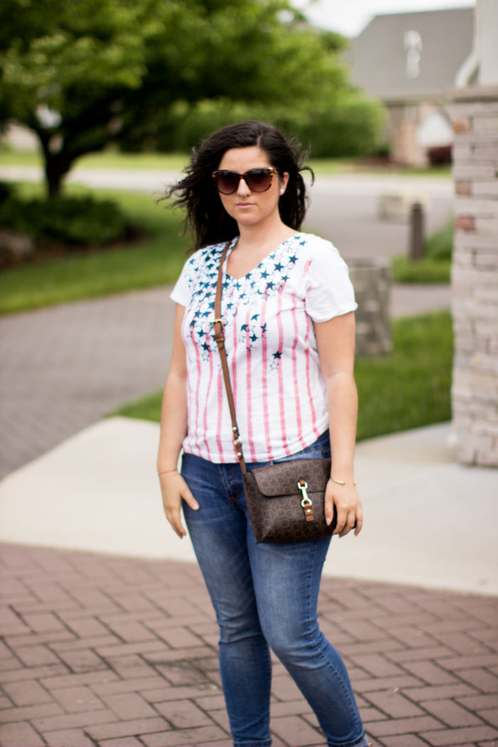 over the weekend, weekend attire, holiday weekend outfit, jeans and a t-shirt, calvin klein crossbody, rockstud sandals