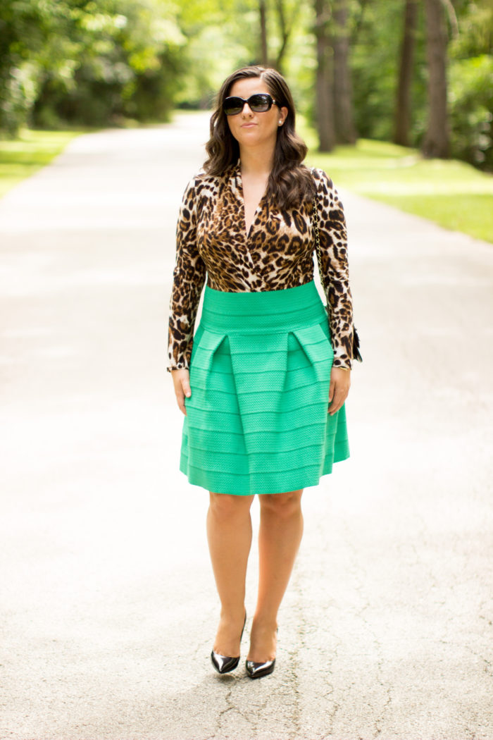 hot to style a green skirt, h&m skirt, animal print top, work appropriate outfit, a-line skirt, green a-line skirt