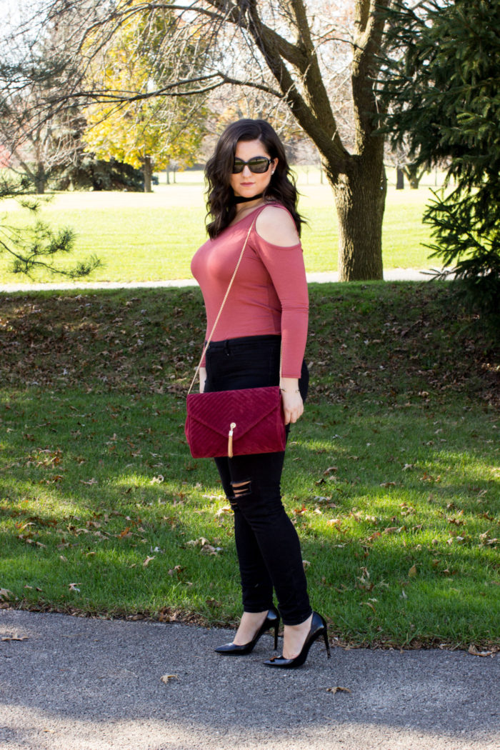 something edgy, edgy outfit. black ripped jeans, cold shoulder top, choker necklace, red suede crossbody