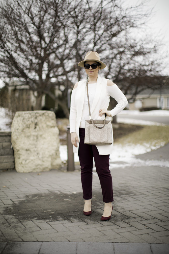 three items that will make you look chic, hat, sleeveless vest, suede heels, winter outfit idea