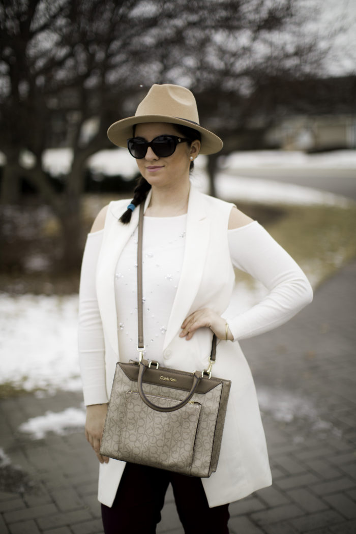 three items that will make you look chic, hat, sleeveless vest, suede heels, winter outfit idea