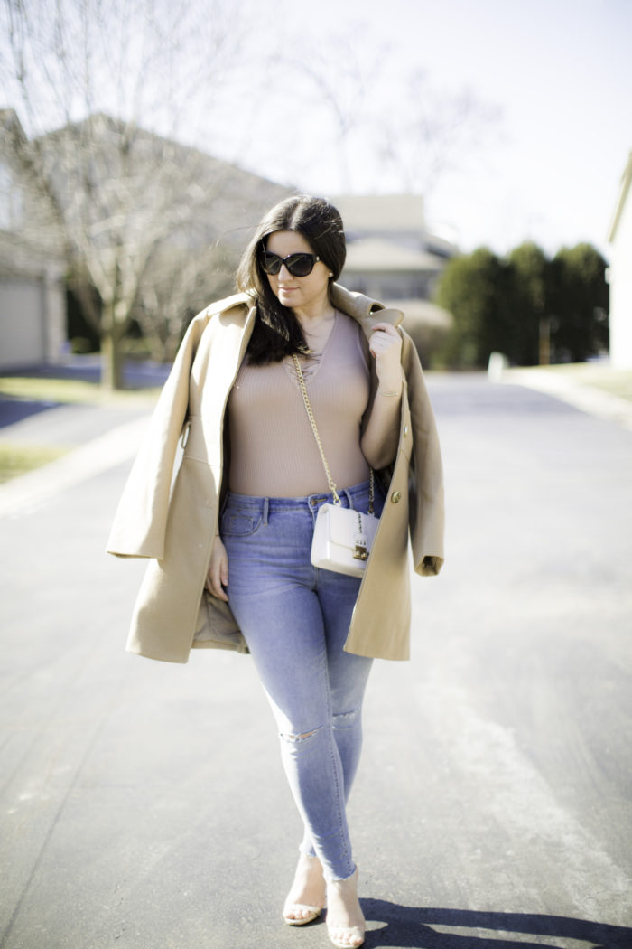 three things you need this spring, high waist jeans, bodysuit, beige trench coat
