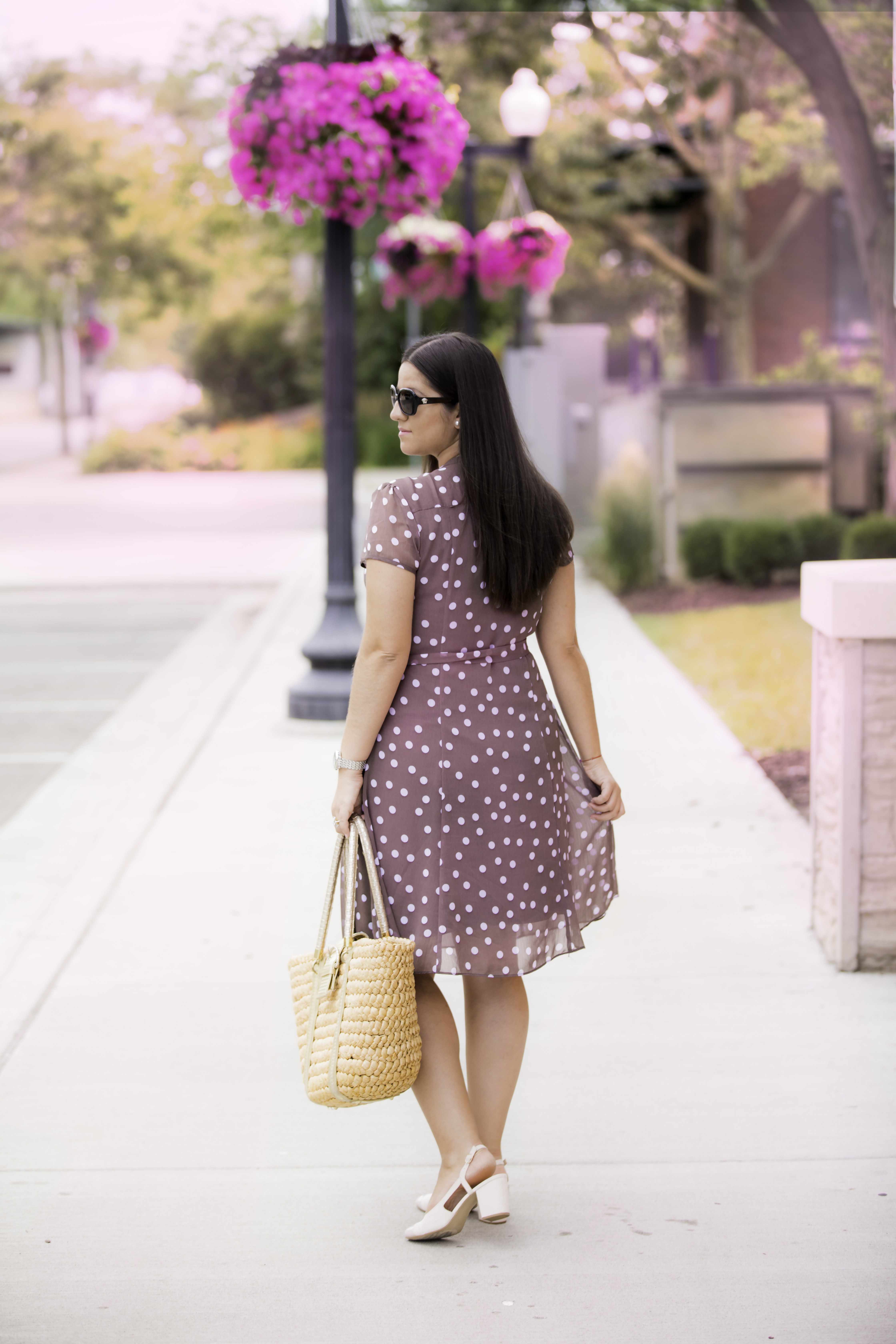 pretty woman outfit inspiration, brown polka dot dress, pink sling back shoes, chicago blogger, baily lamb