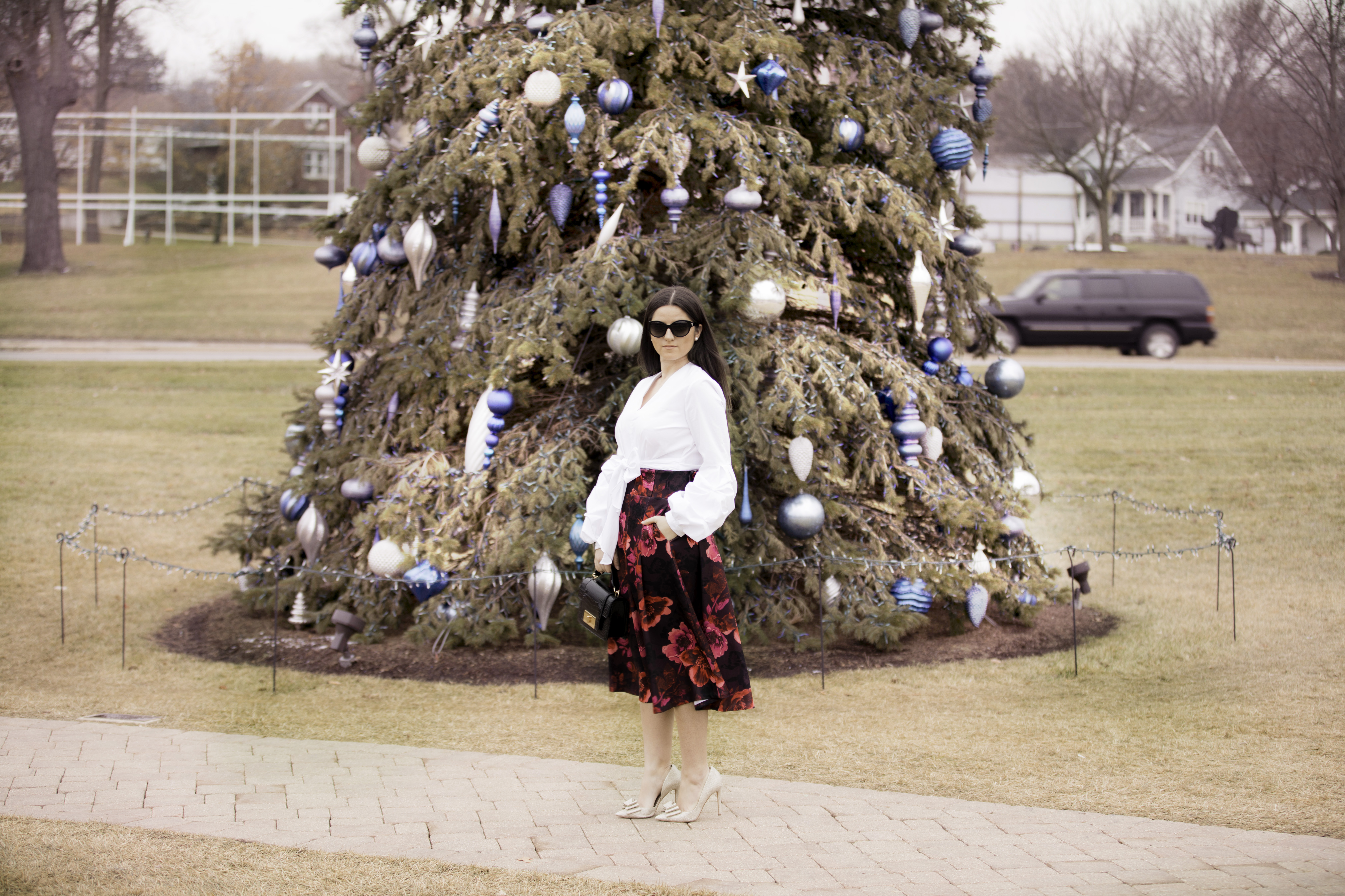 my holiday outfit, fit and flare floral skirt, bell sleeve top,